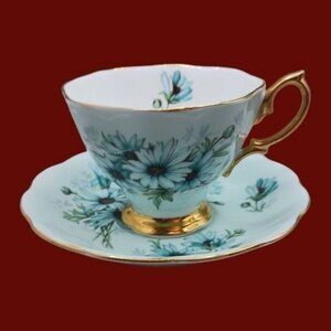 Royal Albert teacup and saucer wt blue daisies gold trim